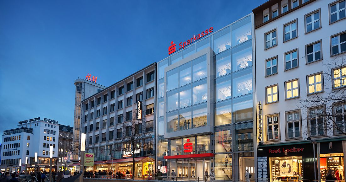 Sparkasse Bahnhofstr in der Nacht