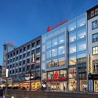 Sparkasse Bahnhofstr in der Nacht
