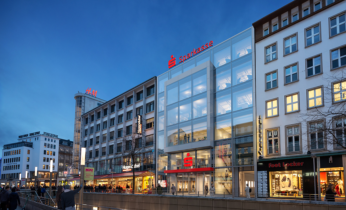 Sparkasse Bahnhofstr in der Nacht